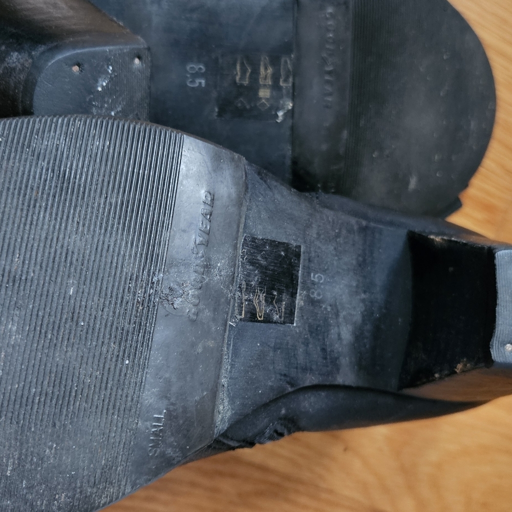 Shoes - Picture 4 of 4